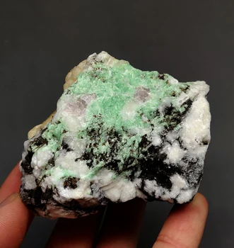 

230g Natural gem-grade green emerald mineral crystal specimens stones and crystals quartz crystals from china