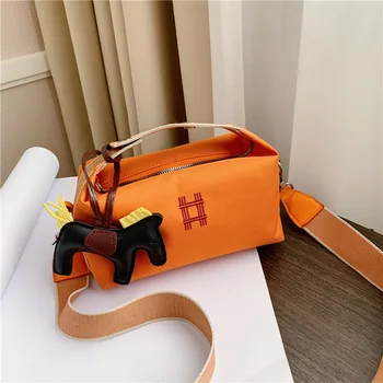 

Women's New Oxford Simple Embroidery Pillow Bag Fashion Brand Personality Design Shoulder Bag Ladies Cute Pony Pendant Hand Bag