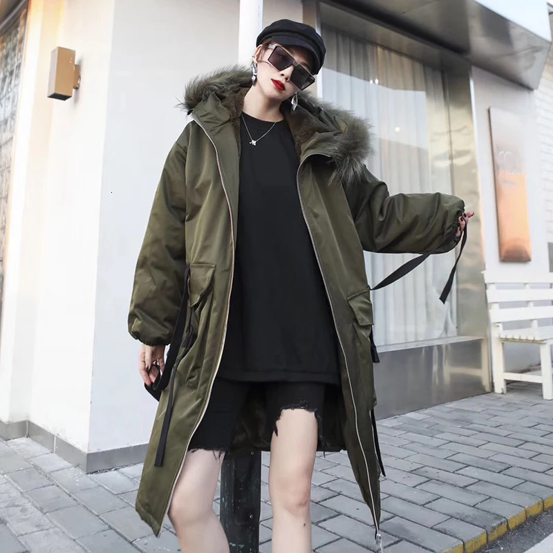 TWOTWINSTYLE лоскутное мех ленты шнурок хлопковые пальто женские с капюшоном рукавом сбоку сплит Ruched Midi парка Женская мода