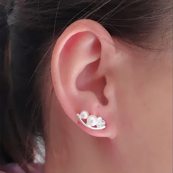 

Moon boat pure silver pearl temperament small flower woman ear nails