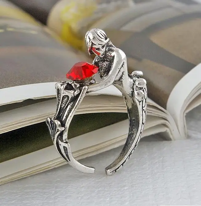 

Adjustable Vintage Punk Mermaid Zircon Ring Men Women Chunky Copper Alloy Biker Rock Rap Embrace Ring Creative Gothic Jewelry Gi