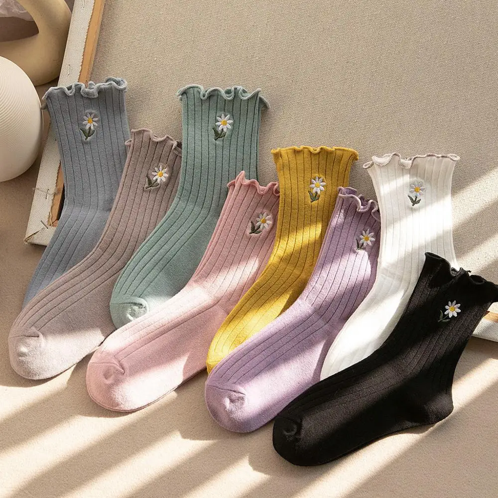 

2020 New Women Socks Personality Fashion Cotton Socks Girls Floral Embroidery Cotton Fungus Lace Middle Tube Socks