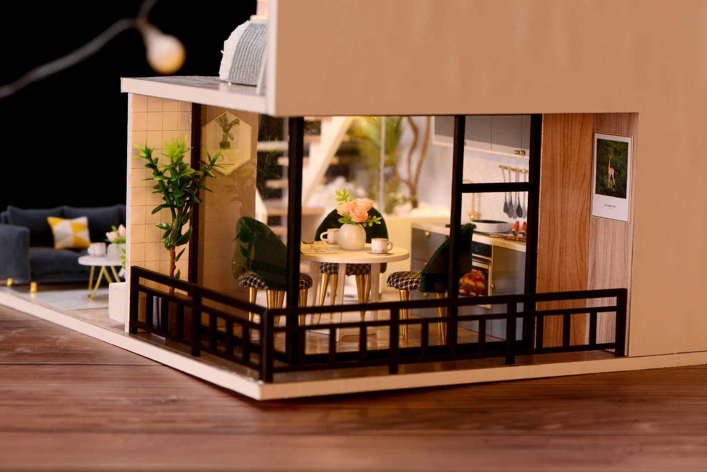 HUIOP Casa de boneca em miniatura DIY casa de boneca de madeira com mobília  e LED rosa claro Loft House Brinquedo infantil presentes criativos para