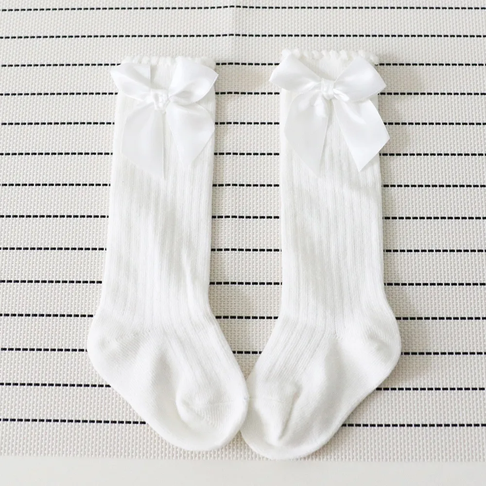 Носки для маленьких девочек Теплые хлопковые носки до колена с большим бантом для маленьких девочек милые зимние носки с кружевными цветами и бантом для дня рождения - Цвет: White  S