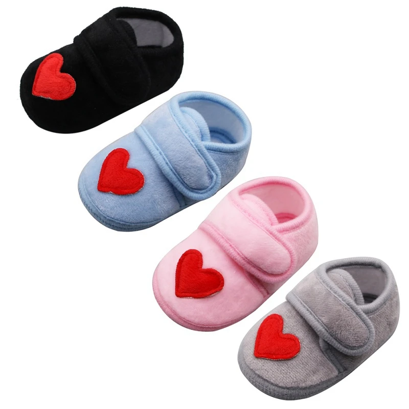 Осенняя детская обувь для мальчиков и девочек, нескользящая прогулочная обувь с принтом сердца, кроссовки на мягкой подошве для малышей 0-18 месяцев