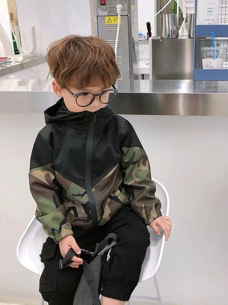 

Autumn and winter little boy zipper hooded jacket cool children's camouflage jacket casual all-match little boy clothes 2 to 8