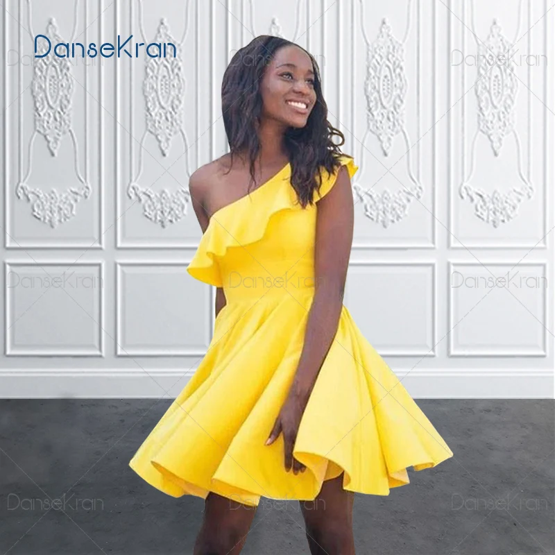 yellow homecoming dresses short Dreamylily Women Sparkly Corset A Line Beaded Dress with Ruffles This dress features a flattering A Simple Strapless Short Prom Dress