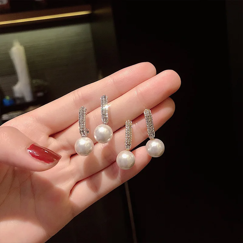 

Fashion Elegant Red Black Plush Ball Drop Earrings/Pearl Long Earrings Gift for Wedding Party