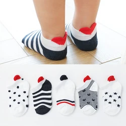 Chaussettes courtes pour bébé 0 – 2 ans, 5 paires/lot, jolies chaussettes blanches en maille de coton, avec joli cœur rouge pour filles, nouveau né garçon en bas âge, 2022 