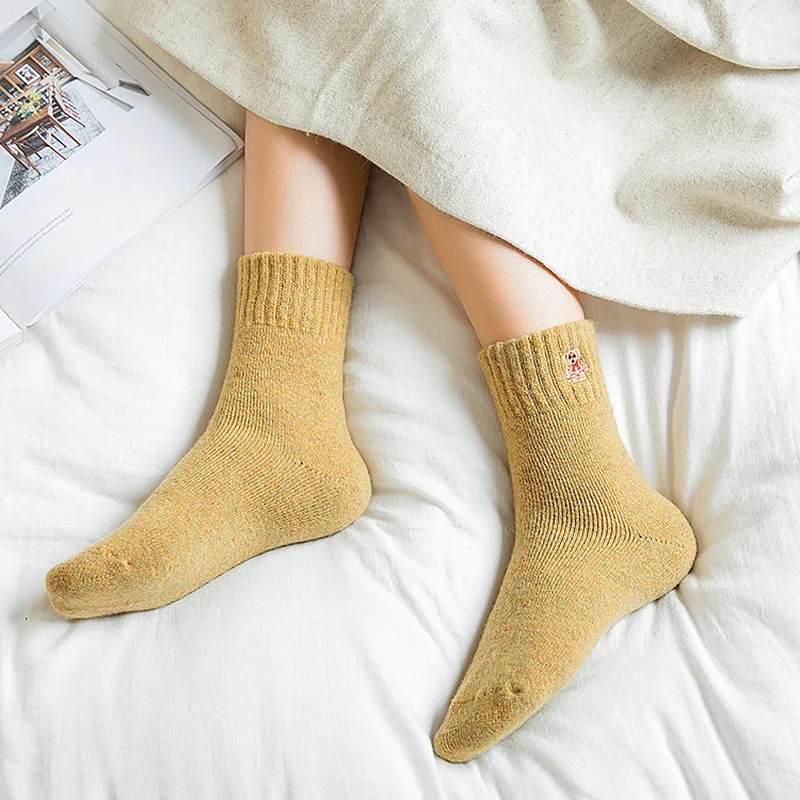 Вышитые толстые Для женщин шерстяные носки, японский стиль Носки с рисунком медведя из мультика дам среднего смешные носки зимой и осенью EUR35-40 232
