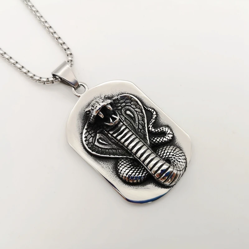 

2019 AW Personal stylish cobra dog tag pendant necklace Vintage silver Stainless steel Animal snake cobra necklace fashion