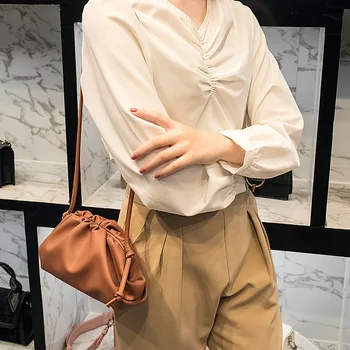 

Genuine Leather Pouch Handbag Women 2020 Soft Hand Purse Fashion Clutch Bag Evening Party Purse Bag Women Large Ruched Cloud Bag