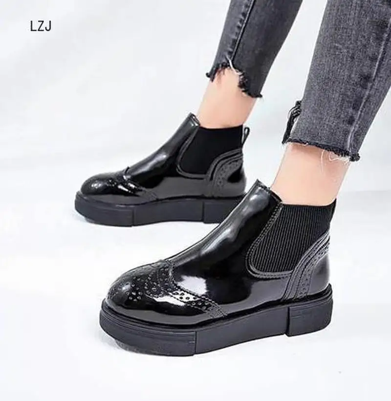 

LZJ New 2019 Ankle Women Boot Spring Autumn Fashion Simple Slip-on Bright Leather Platform Bota Feminina Flat Boot with Leather