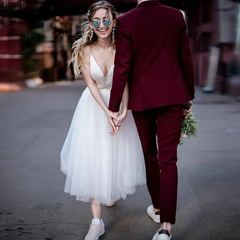 

Magic Awn Simple Ivory Tea Length Wedding Dresses Boho Spaghetti Straps Backless Beach Bridal Gowns Cheap Abito Da Sposa 2021