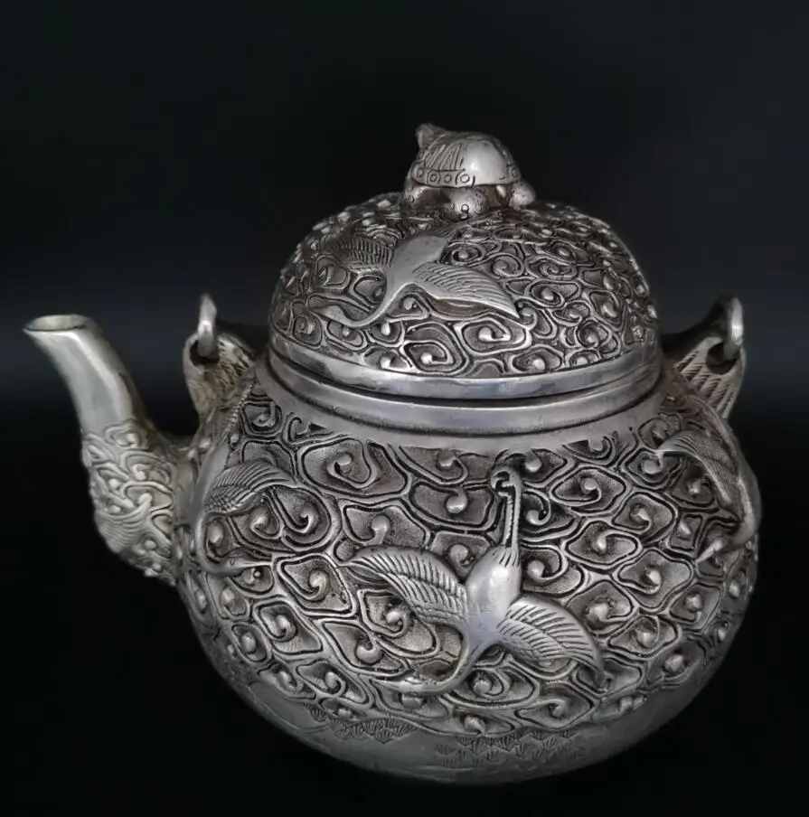 

Китайская статуя из белого медного крана