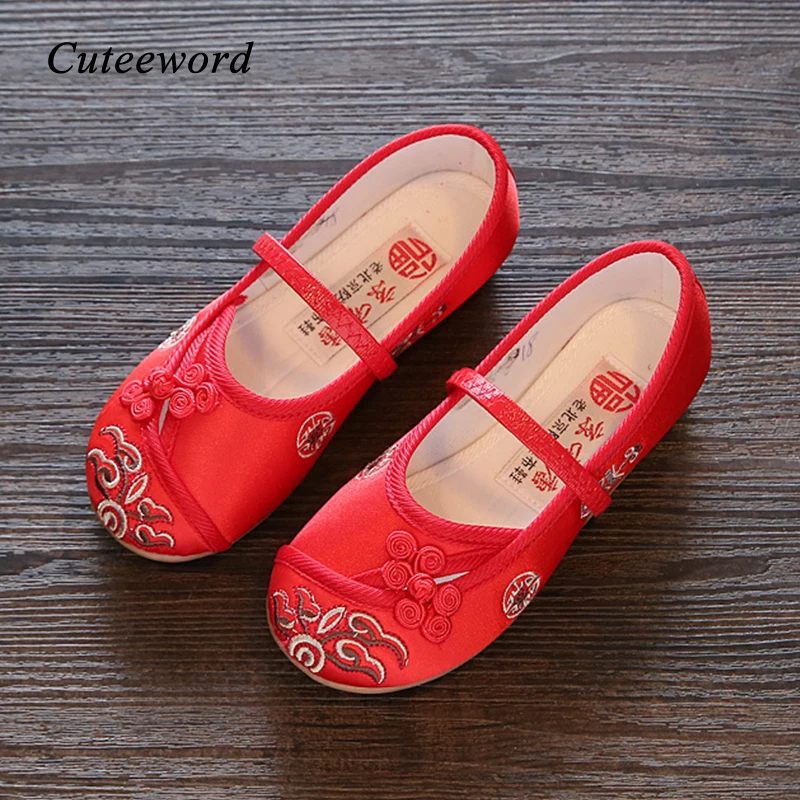 

Old Beijing Children's Embroidered Shoes Cloth Girls Shoes National Wind Dance Shoes for Kids Flowers Hollow Casual Shoe Flat