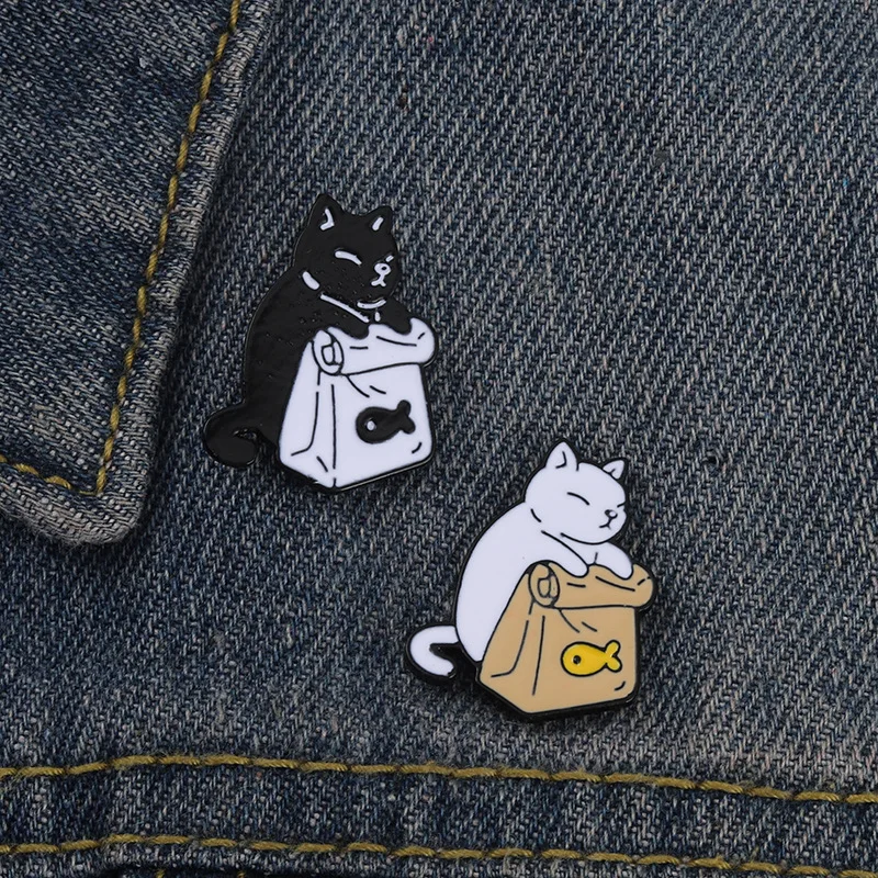 Engraçado fome comer peixe gato preto duro esmalte pino kawaii desenhos  animados gatos animal dourado broche lapela mochila pinos decoração  presente exclusivo - AliExpress