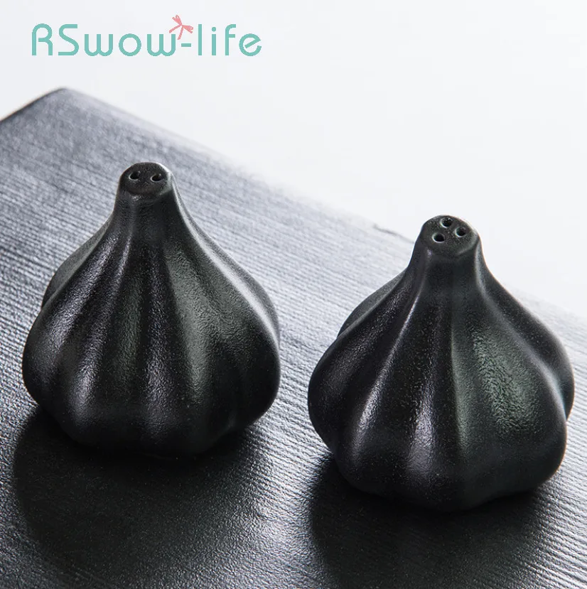 

Creative Pumpkin Black Ceramic Pepper Shaker Seasoning Pepper Bottle Salt Shaker Spice Jar Spice Container For Kitchen Tools
