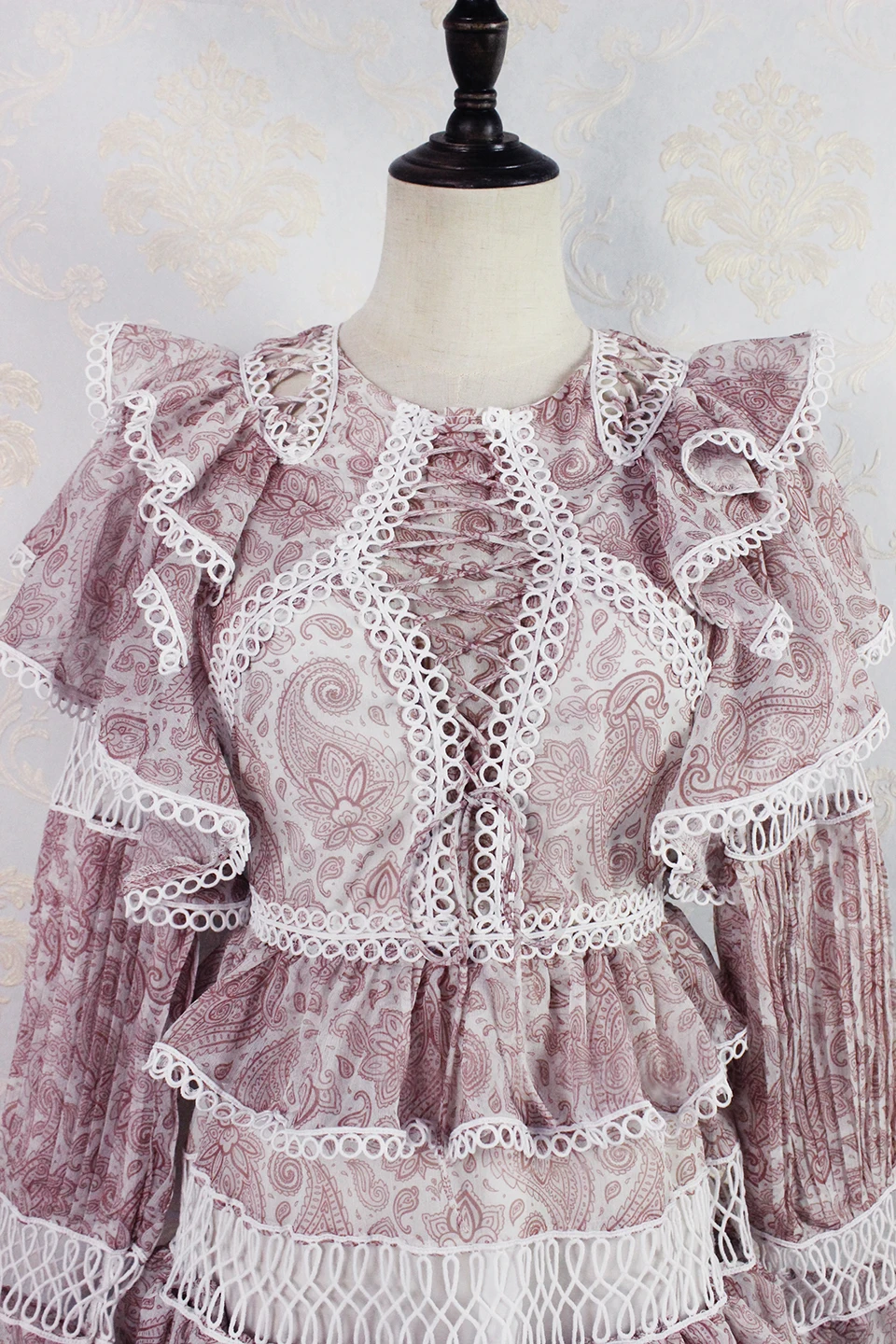 Пляжный патч Вышивка выдалбливают рюшами Boho Европейский Zimm Подиум Дизайнер Высокое качество короткое Кружевное Сексуальное Женское Платье Vestidos