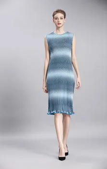 

Spring Women Fashion New Tidal Pleated Dress Striped Popular Dress