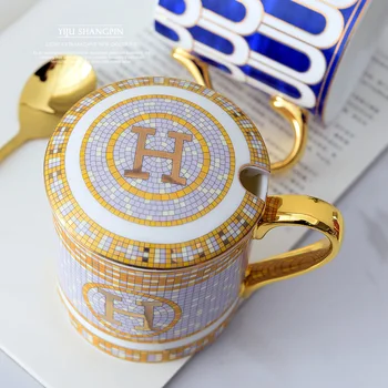 

Ceramic Mugs Creative Mugs with Spoon Lid Breakfast Milk Coffee Cup Drinkware Tea Cup Gold Handle Luxury Bone China 330ML