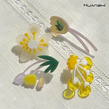 

HUANZHI 2019 New Trendy Oversized Exaggeration Asymmetry Tulip Flower Acrylic Resin Earrings for Woman Girl Party Jewelry