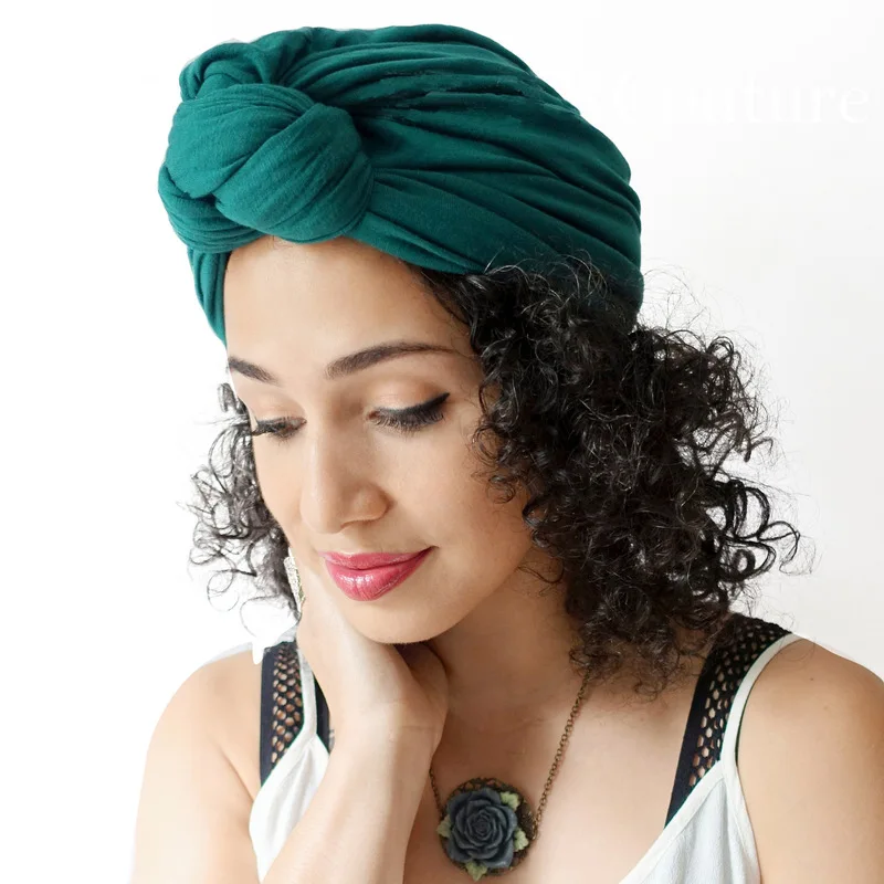 

INS hot style new winter Bohemian knot ms hat in Europe and the lady baotou cap sleeve cap on her head