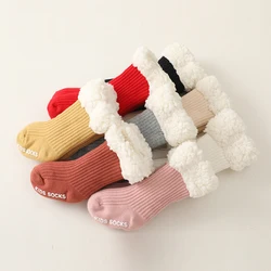 Chaussettes de sol en laine d'agneau pour enfants, très épaisses, chaudes, antidérapantes, pour bébés, hiver 2021 