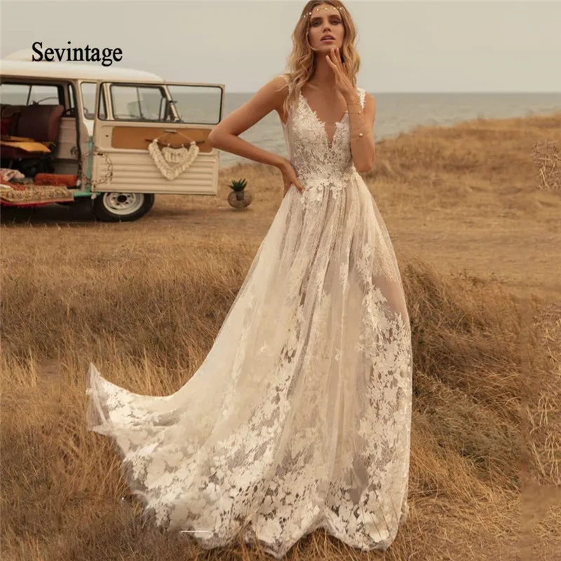 Sevintage Nieuwste Diepe V-hals Boho Trouwjurken Land Kant Geappliceerd Backless Bruidsjurk Sweep Trein Robe De Mariee 2020 Sevintage Nieuwste Diepe V-hals Boho Trouwjurken Land Kant Geappliceerd Backless Bruidsjurk Sweep Trein Robe De Mariee 2020