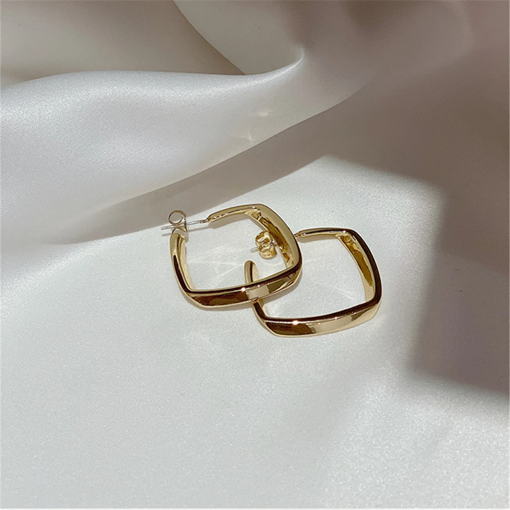 

NEW Fashion Simple Geometric Earrings Female Temperament Elegant Personality Earrings Jewelry Accessories