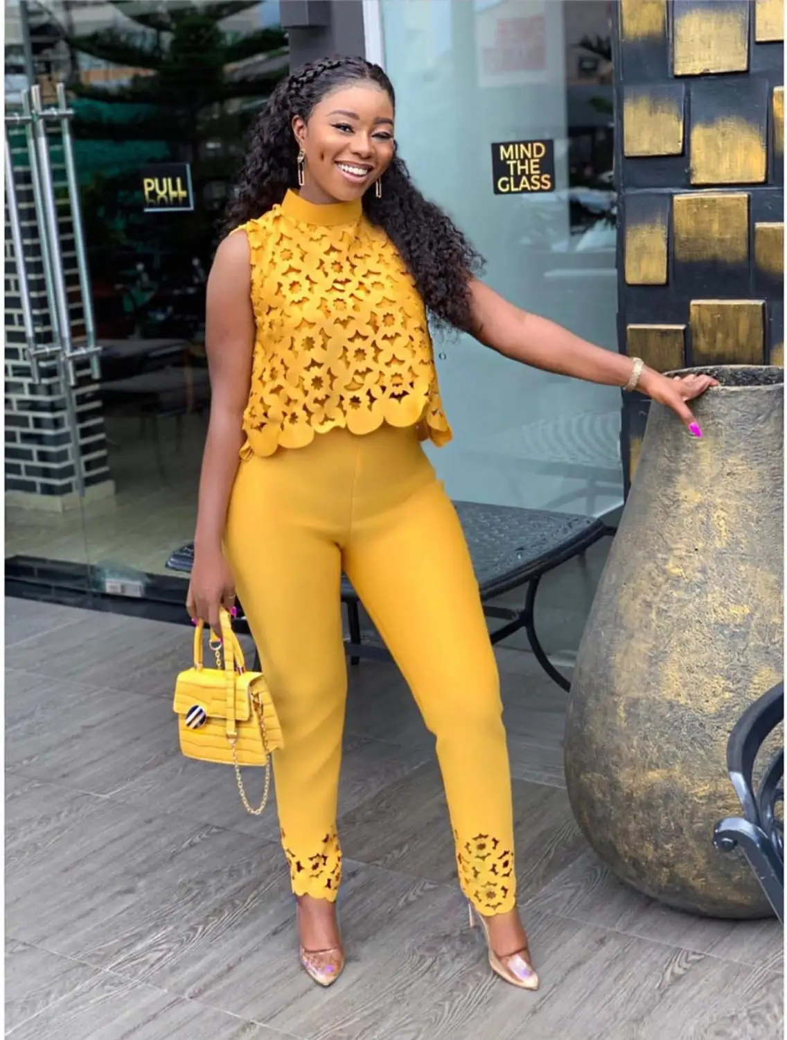 Женский уличный комплект из двух предметов Кружевной укороченный топ с вырезами