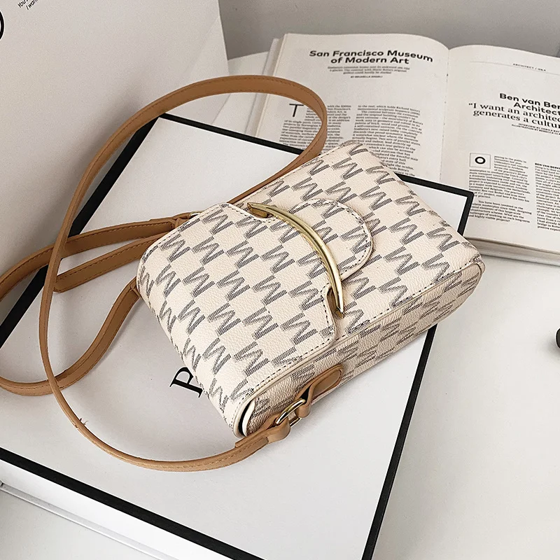 Summer super fire small bag women's 2021 new fashion niche design single shoulder square versatile messenger | Багаж и сумки