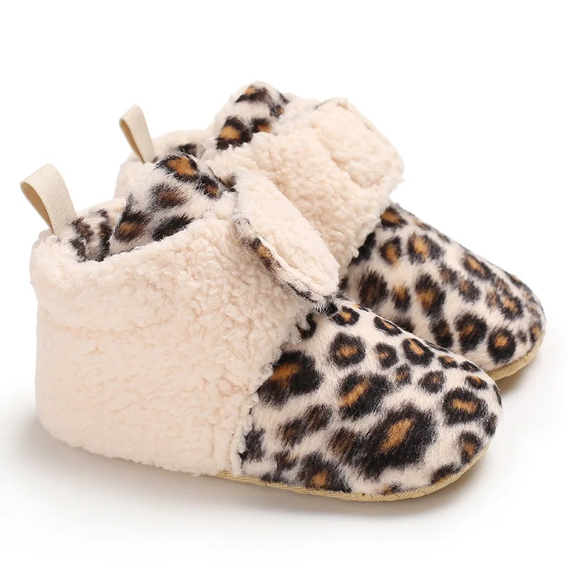 Милые зимние теплые детские туфли для первых шагов; леопардовые детские мокасины из овечьей кожи; Bebe; обувь с застежкой-липучкой на высоком каблуке для детей 0-18 месяцев - Цвет: Leopard