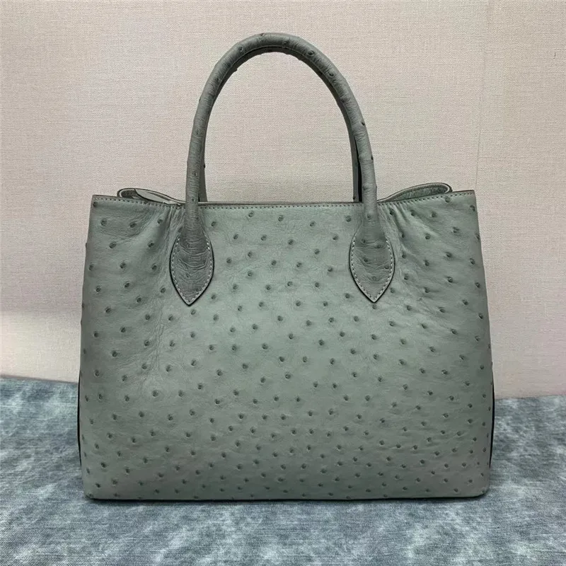 Рисунок 6 - Женская сумка-тоут из натуральной кожи страуса