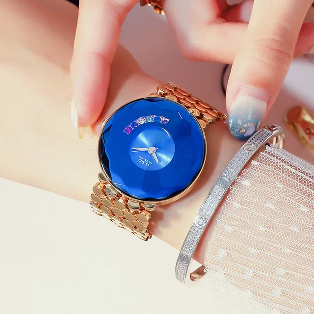 Женские кварцевые часы с фиолетовым гранёным стеклом со стразами 4