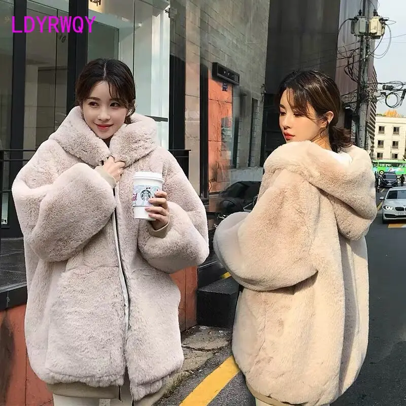 

2019 new Korean version of the loose autumn and winter thickening imitation rabbit plush fur coat female