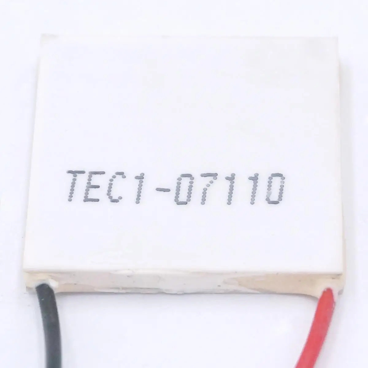 

8.4V 10A 30x30mm TEC1-07110 Heatsink Thermoelectric Cooler Peltier Cooling Plate