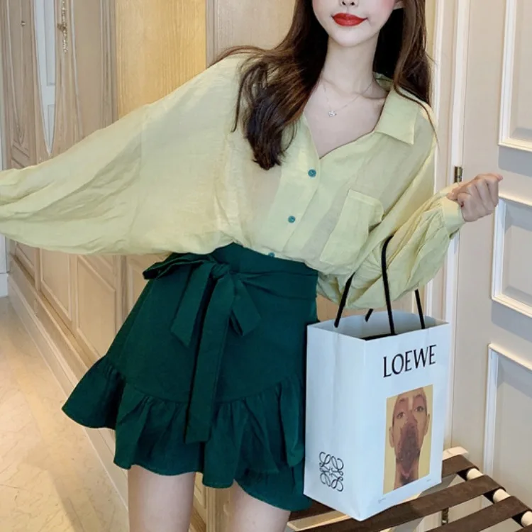 

2019 Debutante Loose-Fit Slimming Hong Kong Flavor Shirt + Lace-up Short-height Lotus Leaf Irregular Skirt M3282