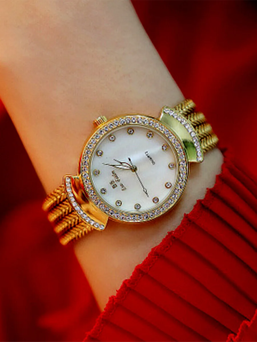 

Versitile Fashion Bracelet Watch Large Dial Watch Tassels Chain Quartz Watch Students Watch