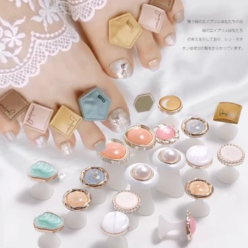 

8Pcs Silicone Toe Separator Daisy Flower Charming Pearls Design Foot Divider Form Salon Manicure Pedicure Care Nail Art Tools