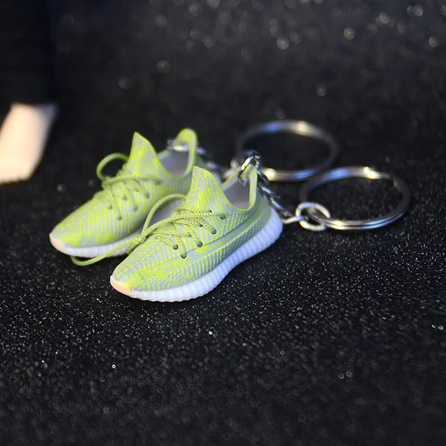 3D Mini Yeezye Sneaker Keychain Shoes Model Backpack Pendant For Boyfriend Birthday Party Present High Quality Shoes Keyring Hot 25