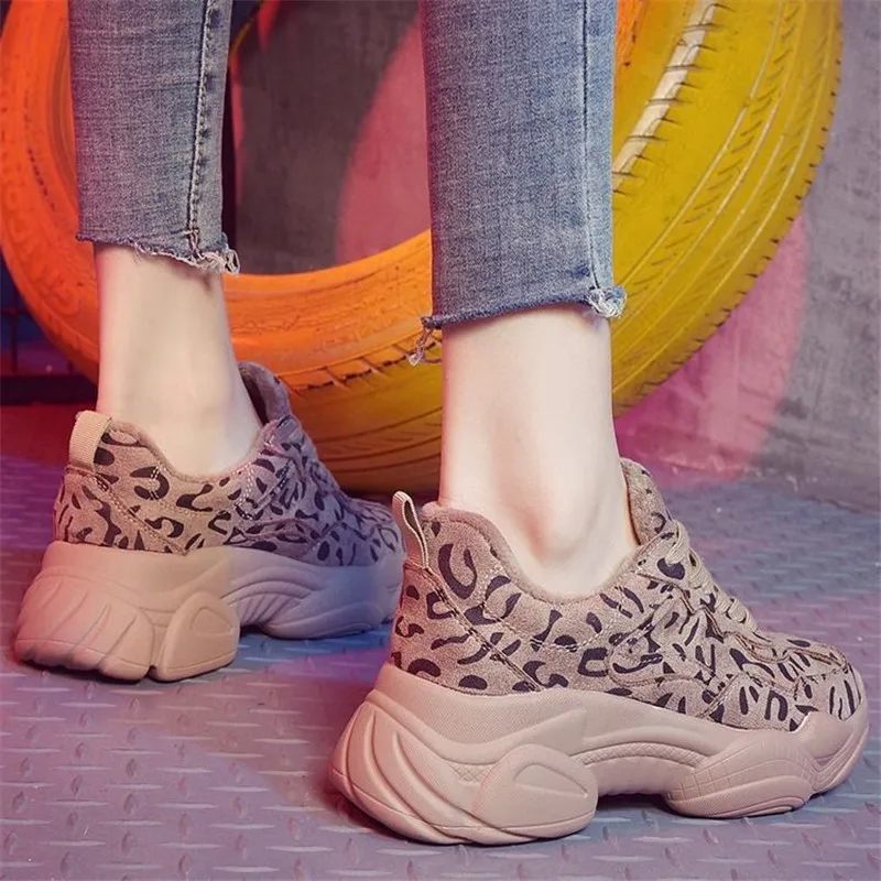Новые повседневные кроссовки с леопардовым принтом женские модные высококачественные женские кроссовки осенние tenis feminino женские эспадрильи на танкетке