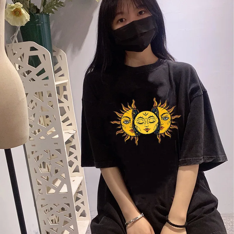 New Harajuku Women's Solar Eclipse Sun And Moon T-Shirt Vintage Fashion Aesthetic Grunge Tee Hipsters Gothic Clothing