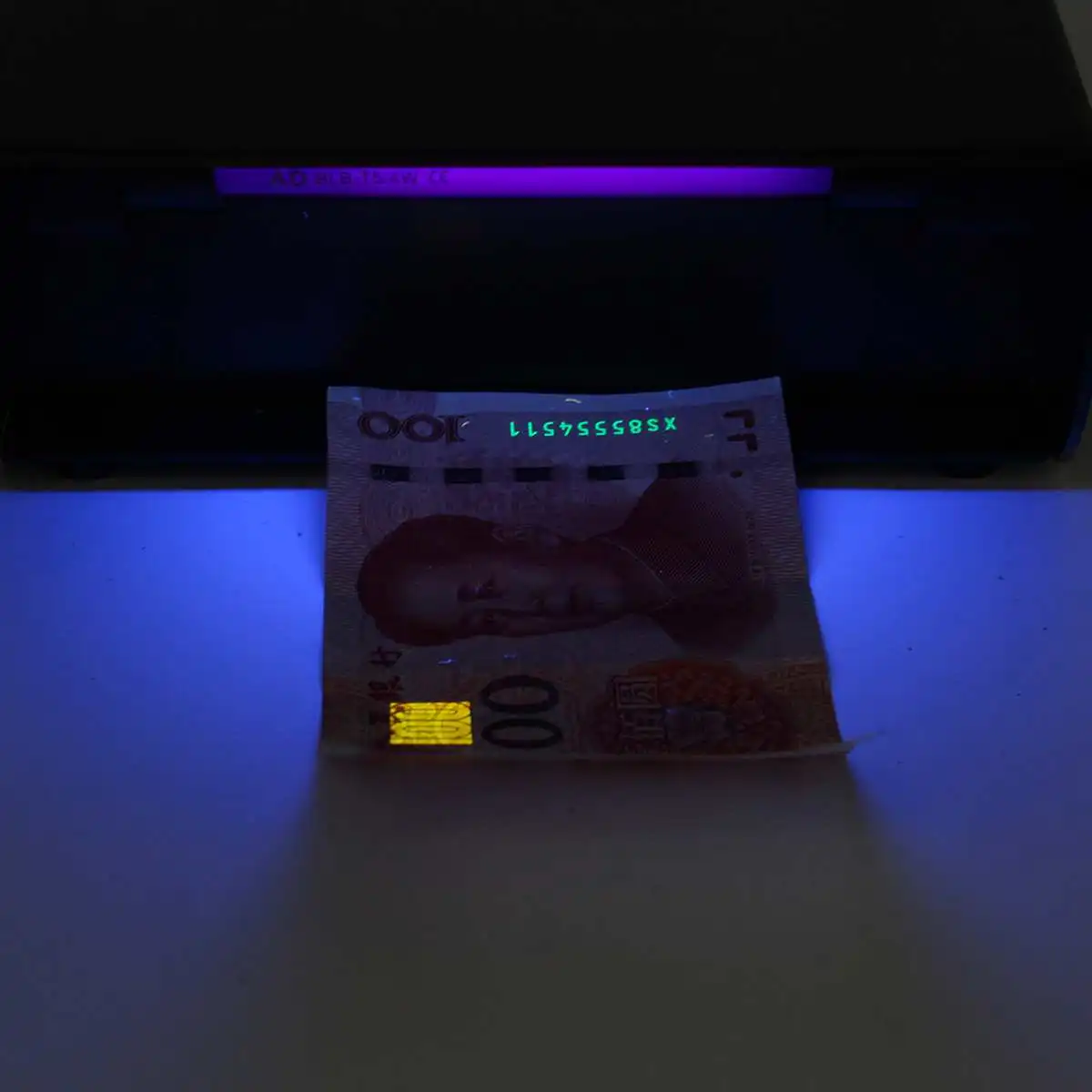 Детектор фальшивых банкнот 218 V 4W UV AD-7,8 EU plug ABS для внутреннего использования 18x12x cm