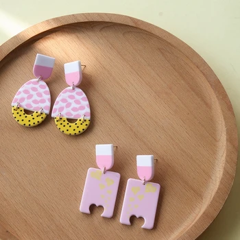 

AOMU 2020 Korea Cute Pink Acrylic Earrings for Women Geometric Irregular Heart Dots Printed Dangle Drop Earrings Jewelry