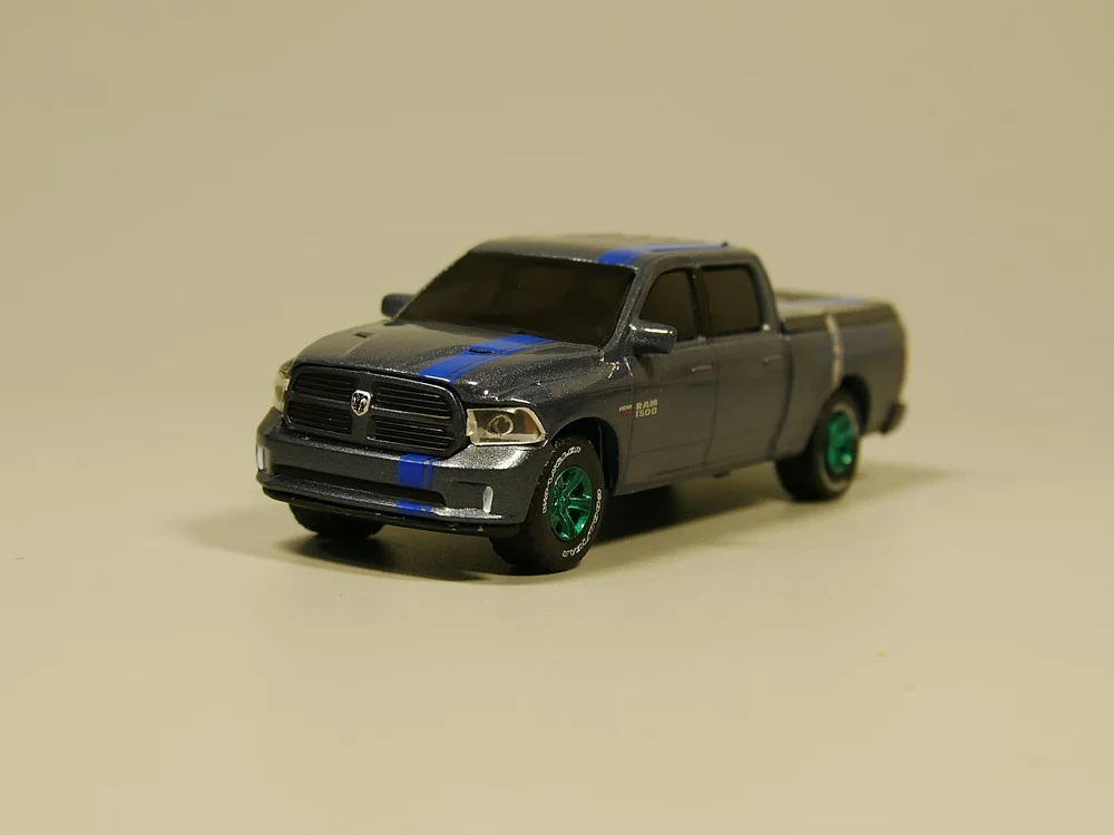 

Greenlight 1:64 2017 Ram 1500 Sport Diecast model car (Green Machine)