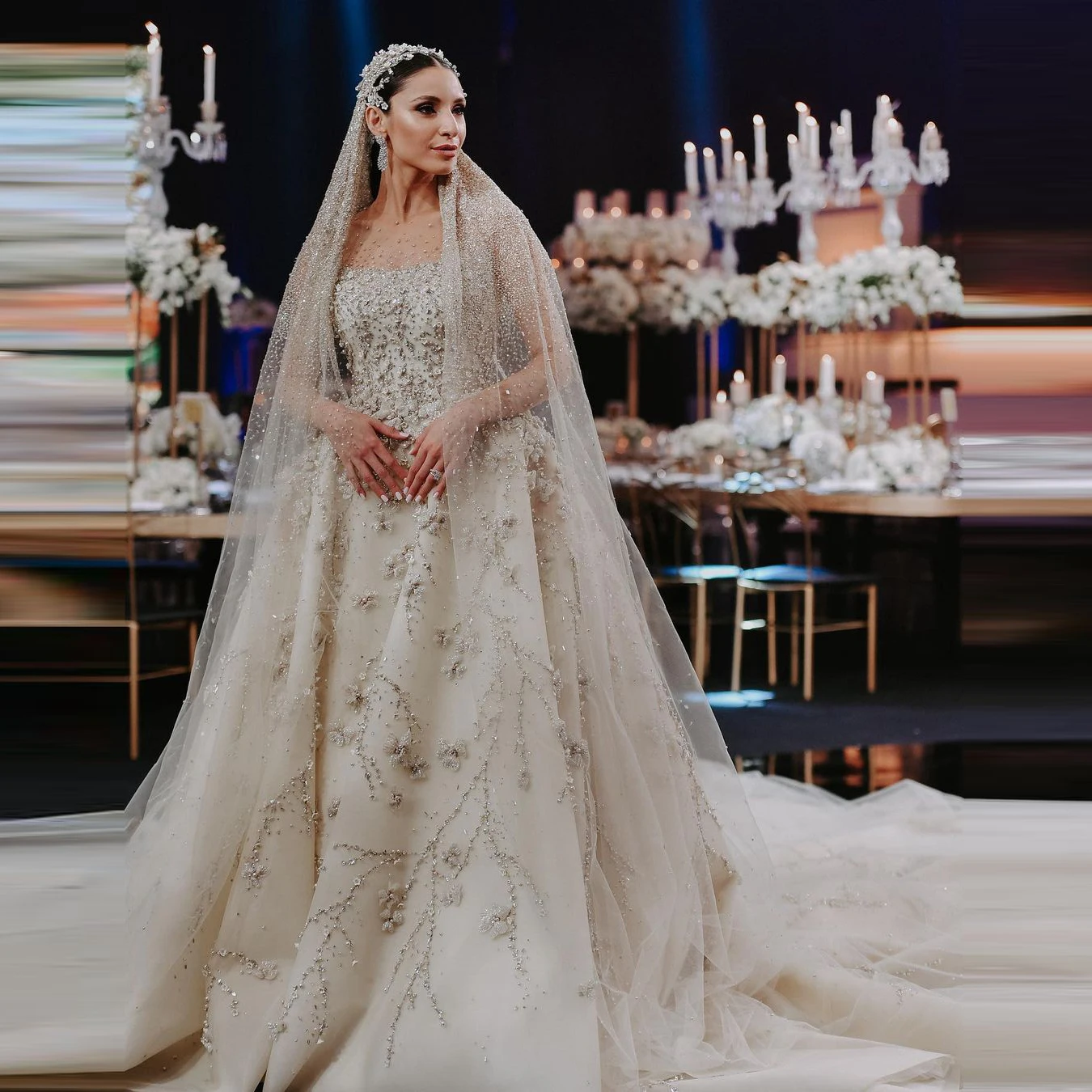 

Luxury Beaded Wedding Gowns Long Sleeves Church Ball Gown Bridal Wedding Dresses 3D Flower Lace Long Train Ivory Plus Size