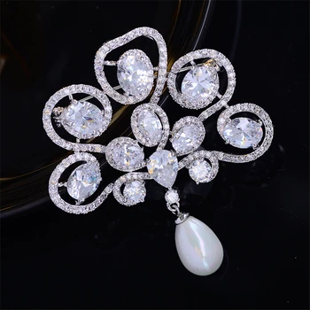 

Court Style Vintage Fan Shape Zircon Brooch Pin Luxury Crystals Brooches for Women Elegant Dangle Pearl Wedding Corsage Broche