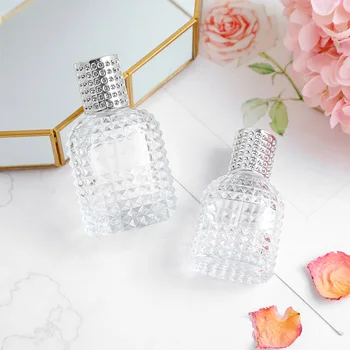 

1 Pcs 30ml 50ml Perfume Spray Bottle Travel Cosmetics Glass Refillable Clear Atomizer Bottles Portable Sample Bottles DW