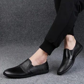 

casual men Shoes Breathable genuine Leather Flats Loafers Men Casual Shoes outdoor Luxury Fashion Slip On Driving Shoes Men